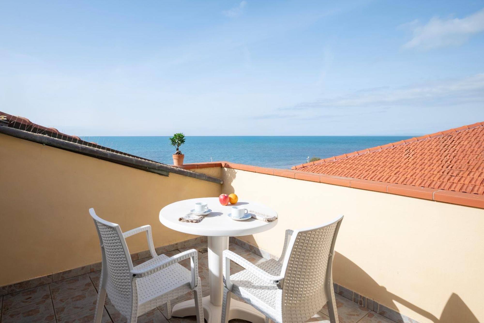 Villa Liberty San Vincenzo Exterior photo